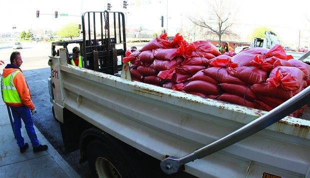 Flood_prep_1_041211